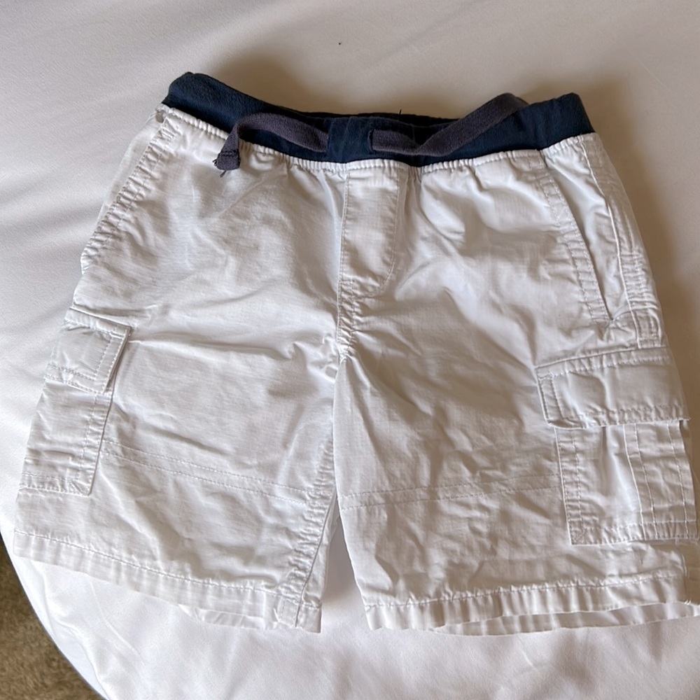 Boys Ralph Lauren polo shorts. These cargo shorts can go with any color.